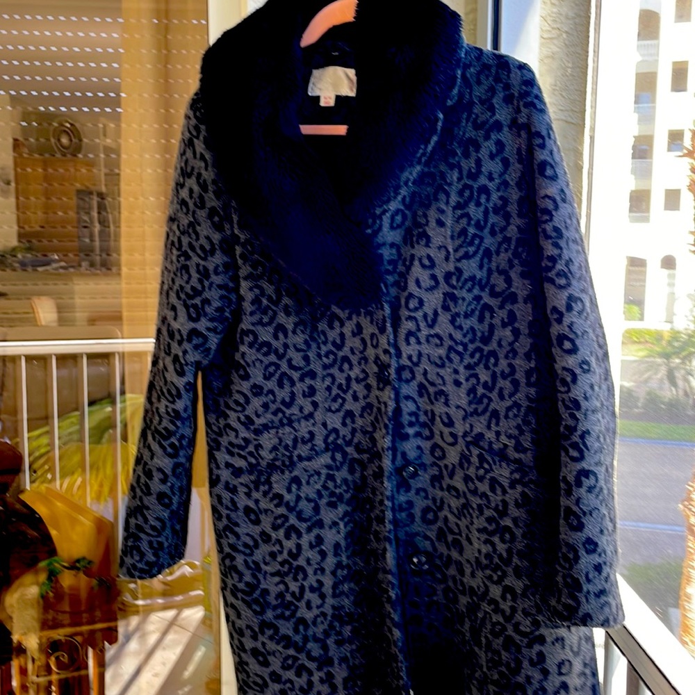 Pea coat black and grey leopard print with black faux collar brand xhilaraton